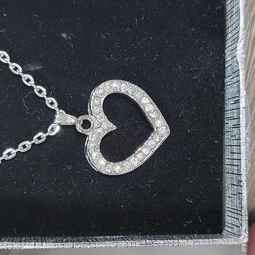 NWT Silver and diamond Necklace - Picture 2 of 2